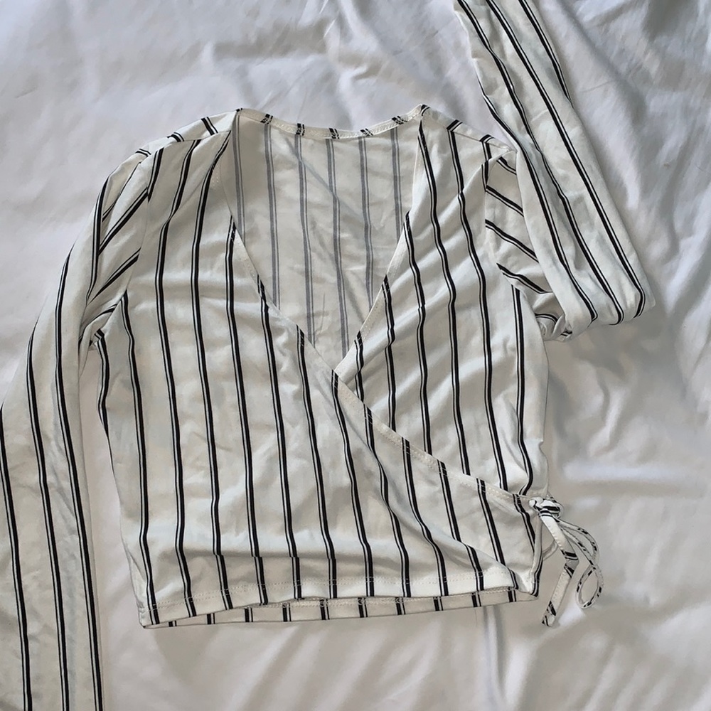 DYNAMITE CROSS WHITE TOP WITH NAVY STRIPES